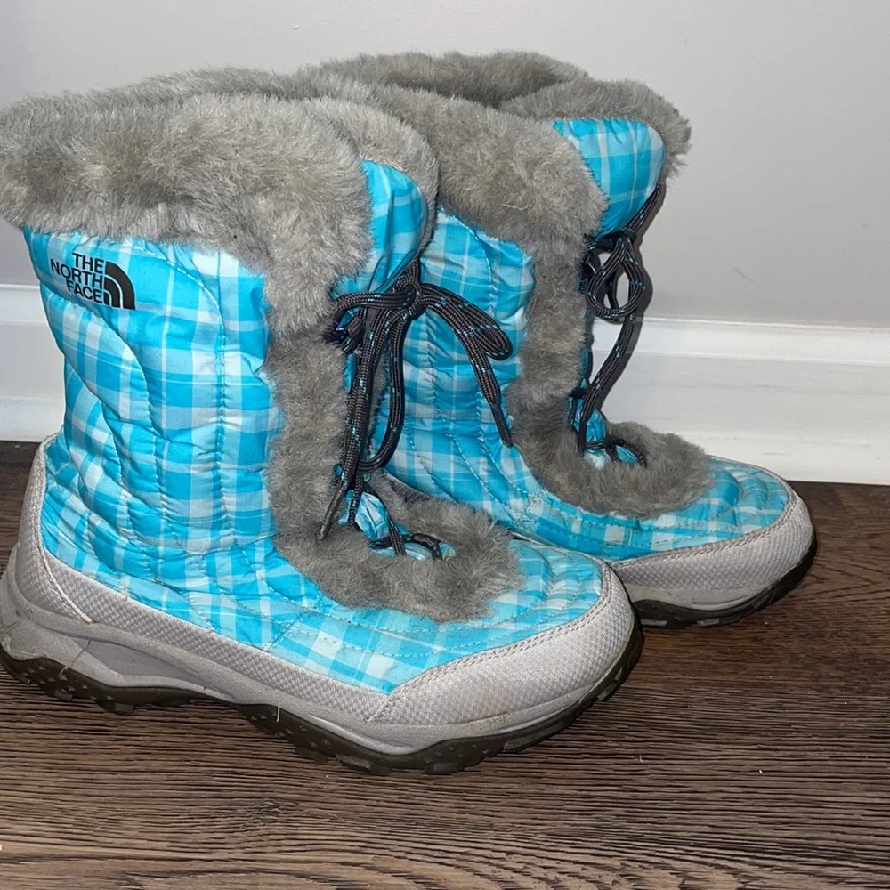 ⛄️The North Face Snow boots☃️youth size 6 or Women’s 7.5/8